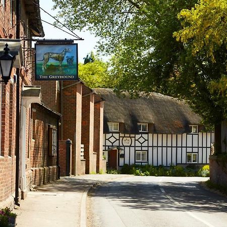 The Greyhound Inn وانتاج المظهر الخارجي الصورة
