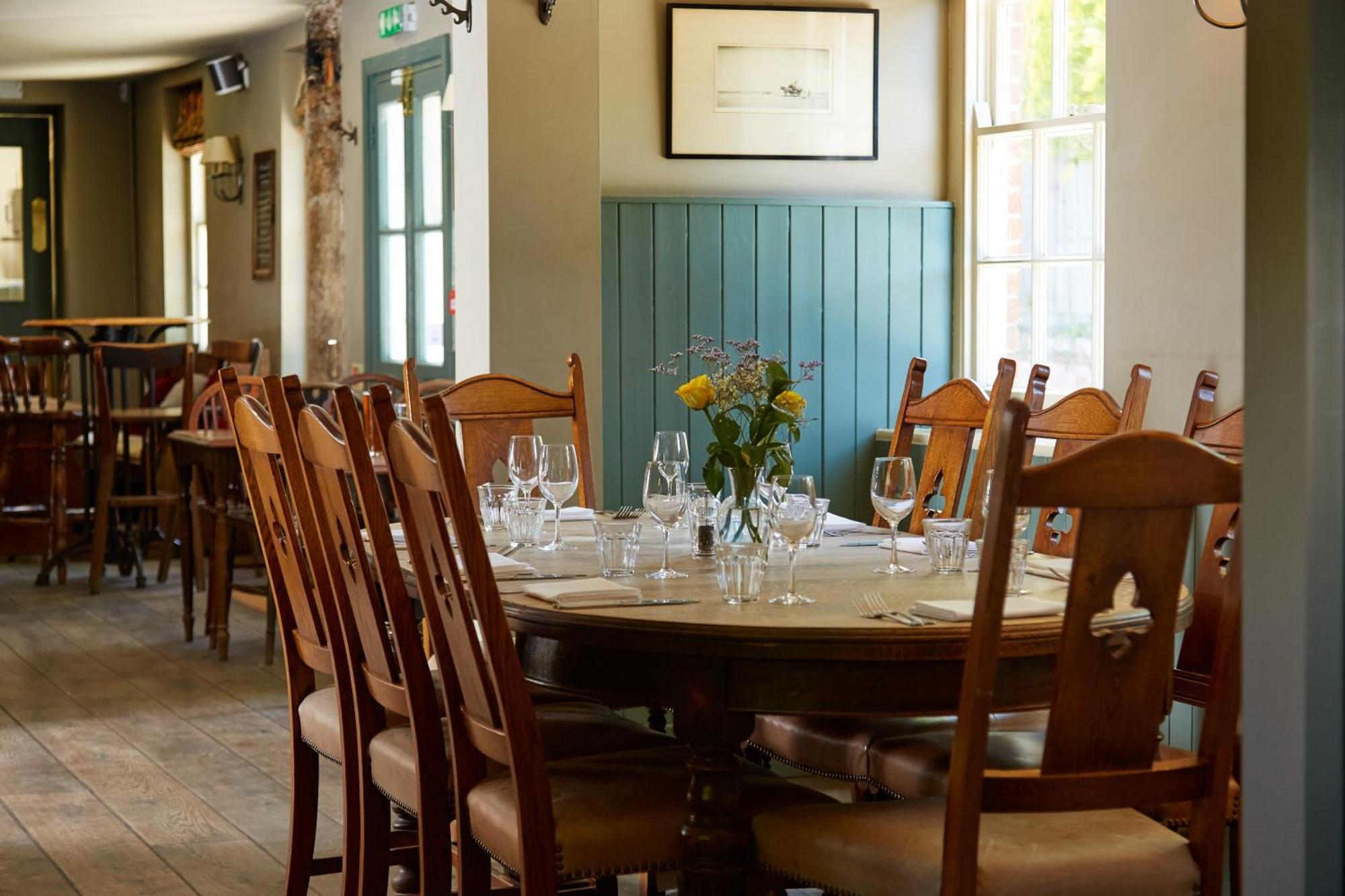 The Greyhound Inn وانتاج المظهر الخارجي الصورة
