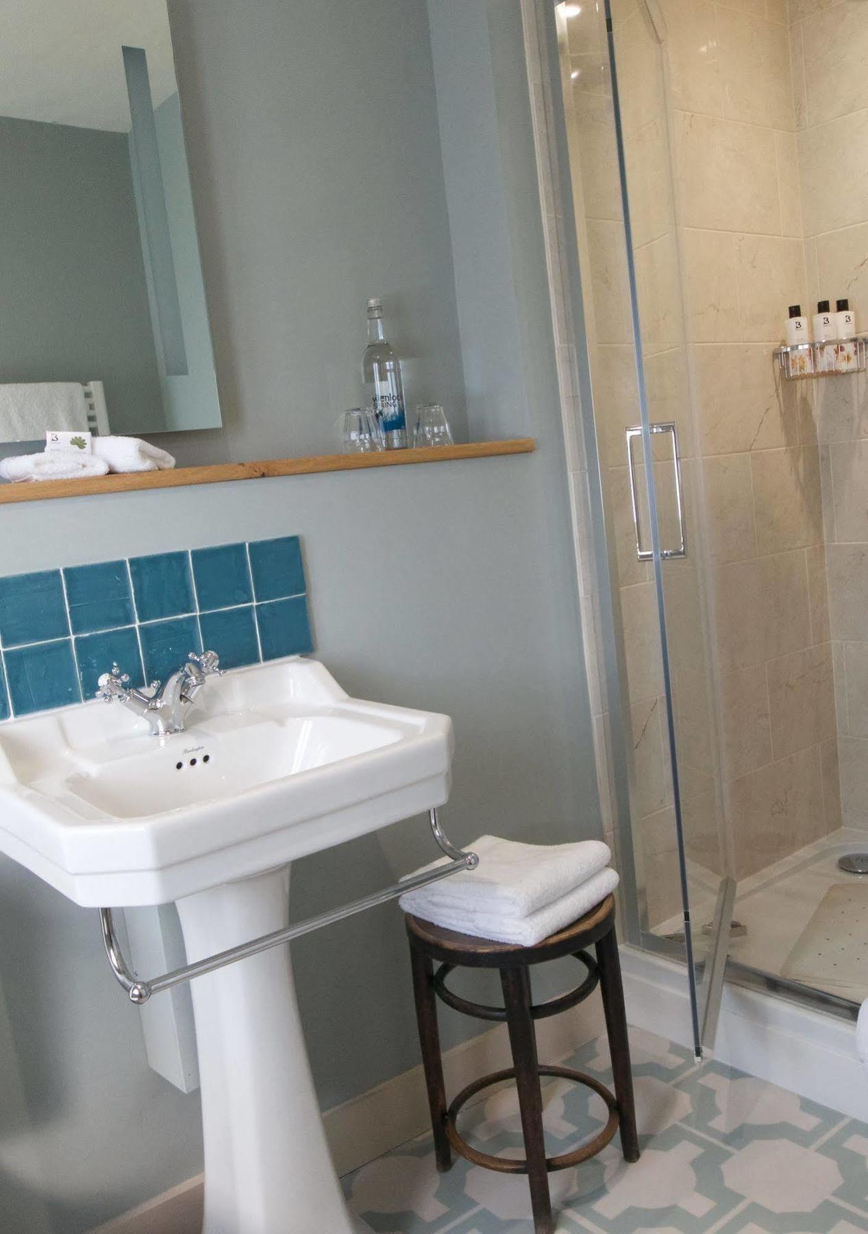 The Greyhound Inn وانتاج المظهر الخارجي الصورة